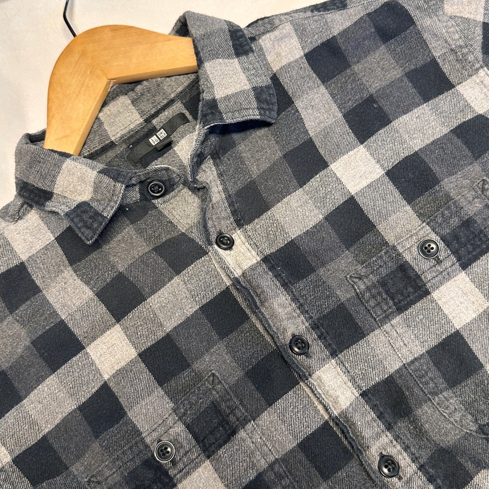 Uniqlo Mens Flannel Shirt Medium Grey Black Buffalo Plaid Button Down